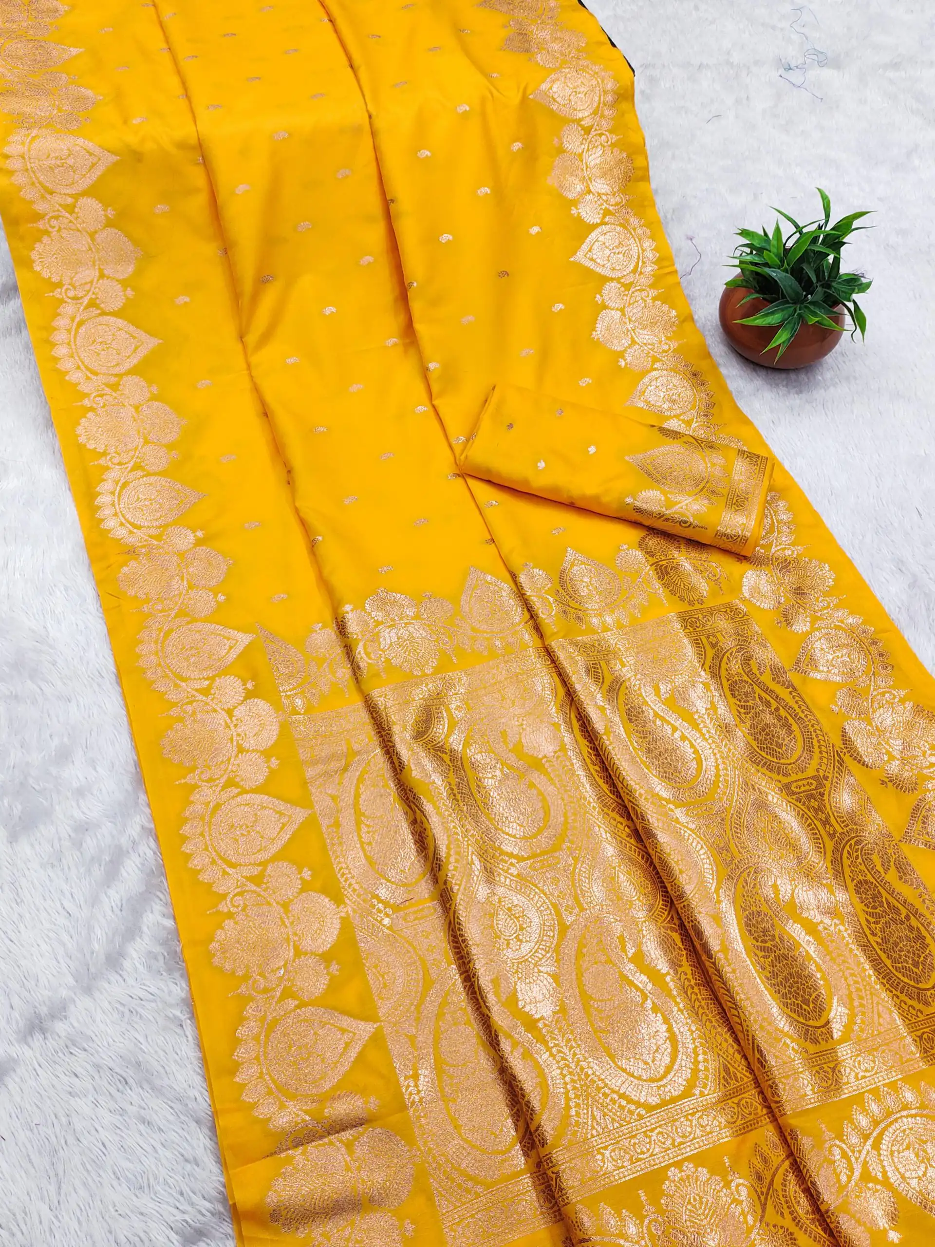 MB 142 Yellow Banarasi Silk with Zari Work & Lace Work Saree . Affordable Price ₹1899. Delivery 4-6 Working Days. Shop now. | Bollywood Sarees, Creative Sarees, Designer Sarees, Embroidered Sarees, Ethnic Saree, Modern Digital sarees, Party Wear Sarees, Sarees