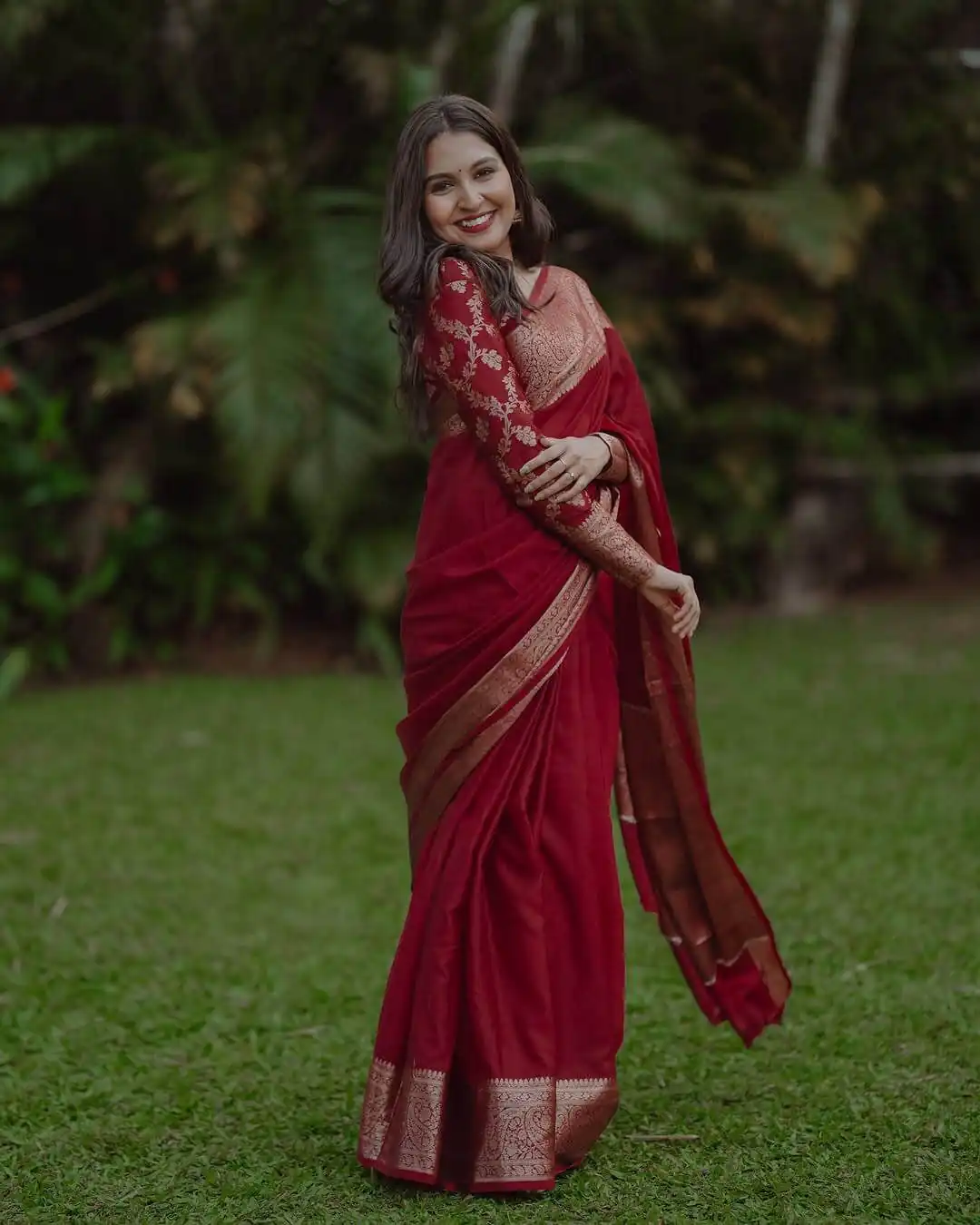 KP 6034 Red Soft Lichi Silk Saree with Lace Border & Lace Work. Exclusive Offer ₹1349. Delivery 4-6 Working Days. Shop now. | Bollywood Sarees, Creative Sarees, Designer Sarees, Embroidered Sarees, Ethnic Saree, Modern Digital sarees, Party Wear Sarees, Sarees