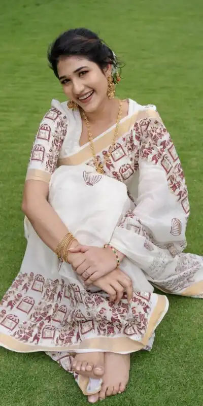 BT 428 White Soft Linen Cotton Saree with Digital Print & Lace Work. Festive Deal ₹1449. Delivery 4-6 Working Days. Shop now. | Bollywood Sarees, Creative Sarees, Designer Sarees, Embroidered Sarees, Ethnic Saree, Modern Digital sarees, Party Wear Sarees, Sarees