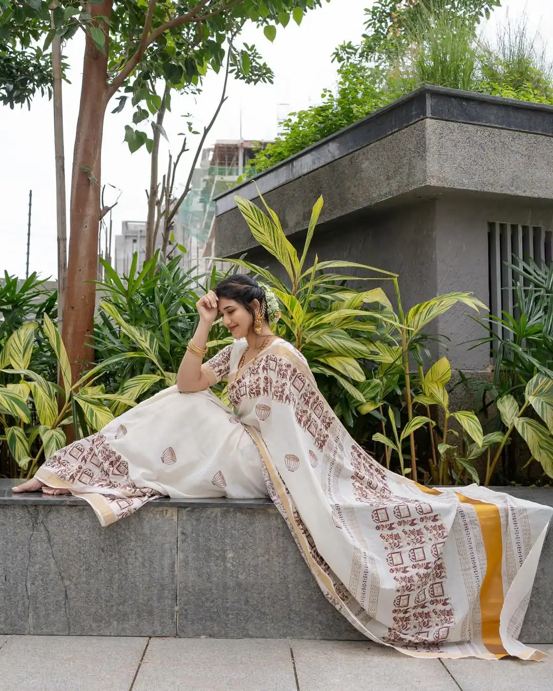 BT 428 White Soft Linen Cotton Saree with Digital Print & Lace Work. Festive Deal ₹1449. Delivery 4-6 Working Days. Shop now. | Bollywood Sarees, Creative Sarees, Designer Sarees, Embroidered Sarees, Ethnic Saree, Modern Digital sarees, Party Wear Sarees, Sarees