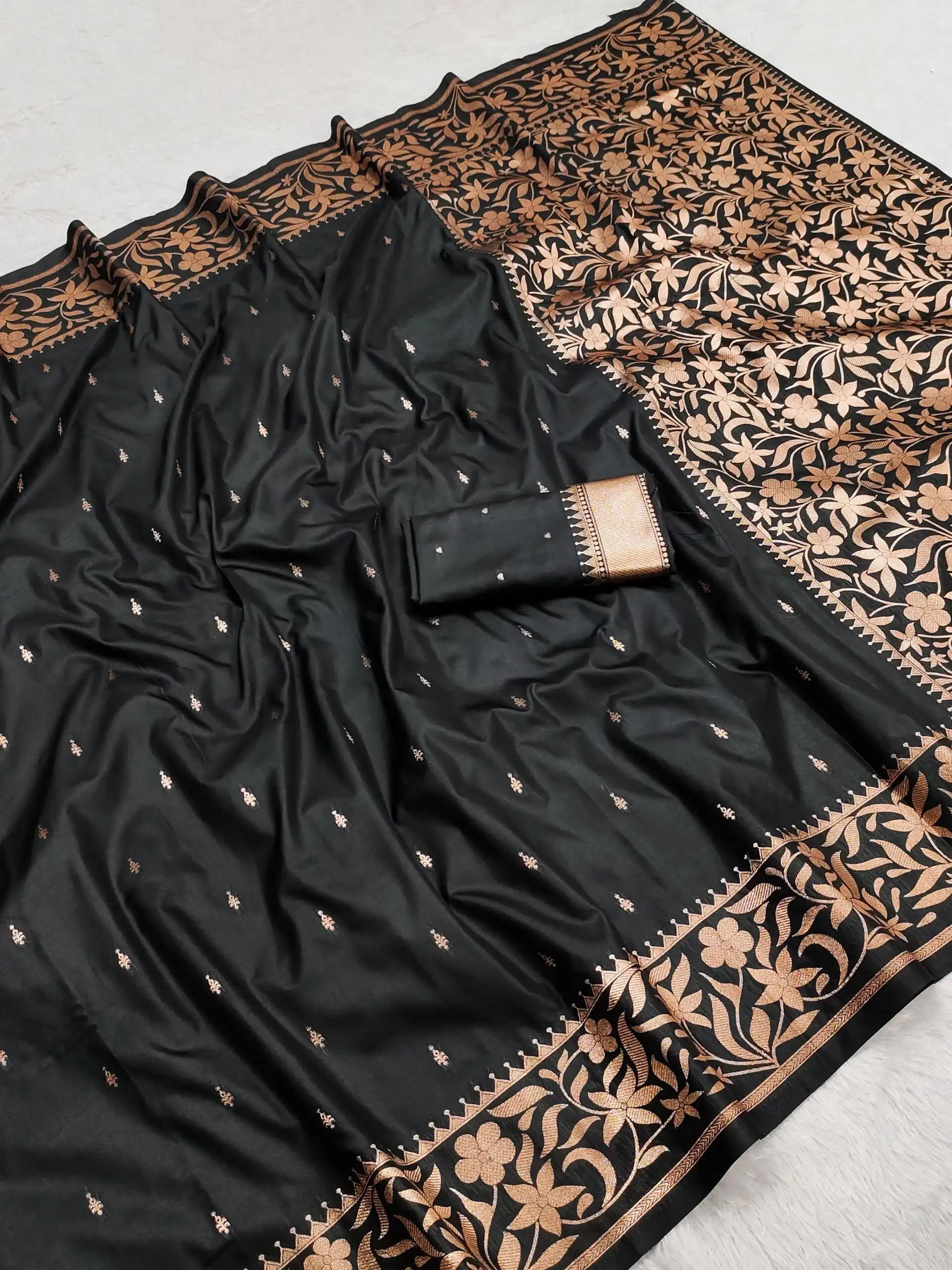 MB 197 Black Color Banarasi Silk Saree with Zari Work & Lace Work. Exclusive Offer ₹1899. Delivery 4-6 Working Days. Shop now. | Bollywood Sarees, Creative Sarees, Designer Sarees, Embroidered Sarees, Ethnic Saree, Modern Digital sarees, Party Wear Sarees, Sarees