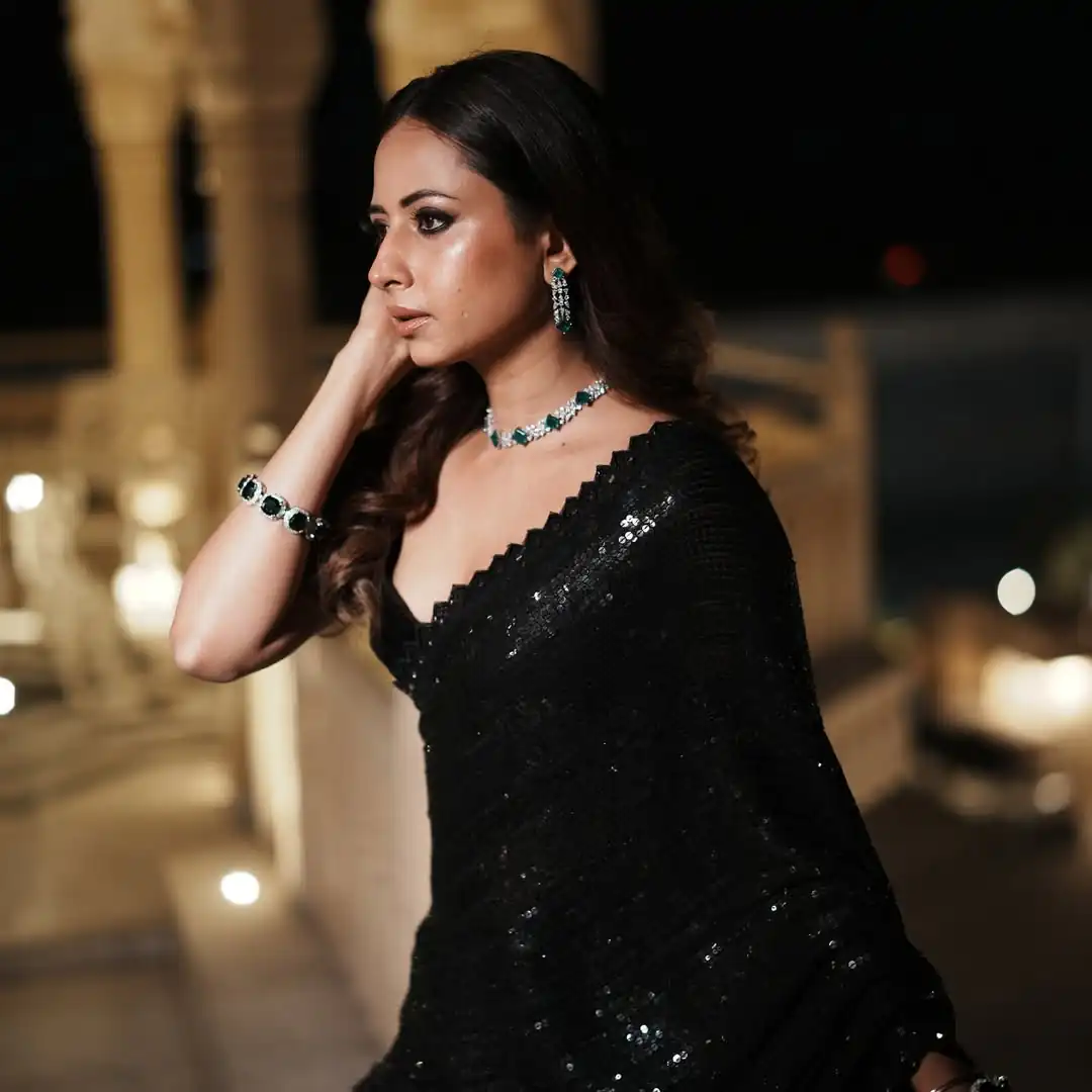 JR 636 Black Color Georgette Saree with Embroidery Work & Lace Work. Special Price ₹1899. Delivery 4-6 Working Days. Shop now. | Bollywood Sarees, Creative Sarees, Designer Sarees, Embroidered Sarees, Ethnic Saree, Modern Digital sarees, Party Wear Sarees, Sarees