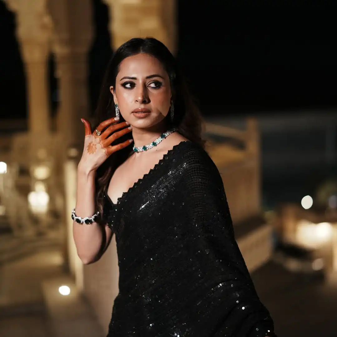 JR 636 Black Color Georgette Saree with Embroidery Work & Lace Work. Special Price ₹1899. Delivery 4-6 Working Days. Shop now. | Bollywood Sarees, Creative Sarees, Designer Sarees, Embroidered Sarees, Ethnic Saree, Modern Digital sarees, Party Wear Sarees, Sarees