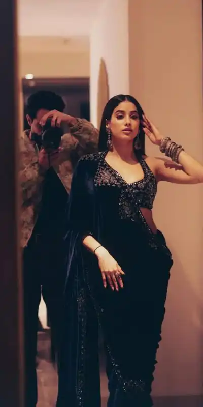 ST 491 Blue Pure 9000 Velvet Saree with Lace Work & Embroidery Work. Affordable Price ₹1999. Delivery 4-6 Working Days. Shop now. | Bollywood Sarees, Creative Sarees, Designer Sarees, Embroidered Sarees, Ethnic Saree, Modern Digital sarees, Party Wear Sarees, Sarees