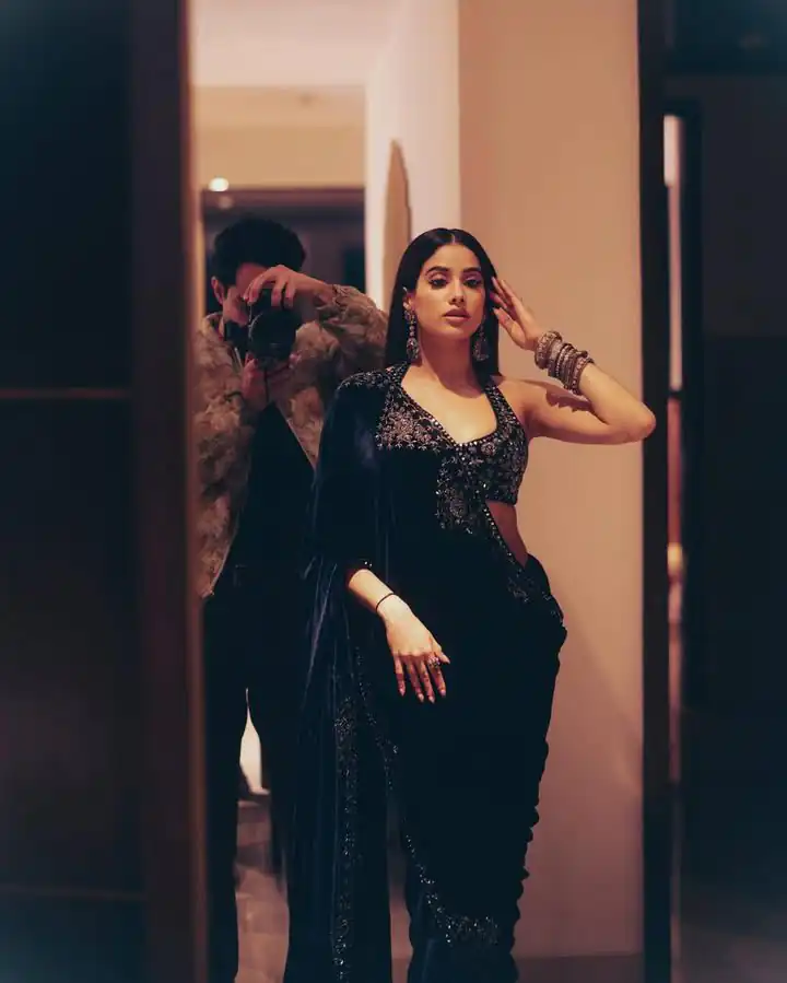 ST 491 Blue Pure 9000 Velvet Saree with Lace Work & Embroidery Work. Affordable Price ₹1999. Delivery 4-6 Working Days. Shop now. | Bollywood Sarees, Creative Sarees, Designer Sarees, Embroidered Sarees, Ethnic Saree, Modern Digital sarees, Party Wear Sarees, Sarees