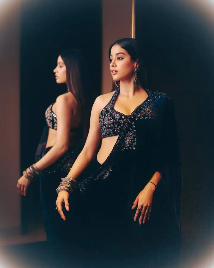 ST 491 Blue Pure 9000 Velvet Saree with Lace Work & Embroidery Work. Affordable Price ₹1999. Delivery 4-6 Working Days. Shop now. | Bollywood Sarees, Creative Sarees, Designer Sarees, Embroidered Sarees, Ethnic Saree, Modern Digital sarees, Party Wear Sarees, Sarees