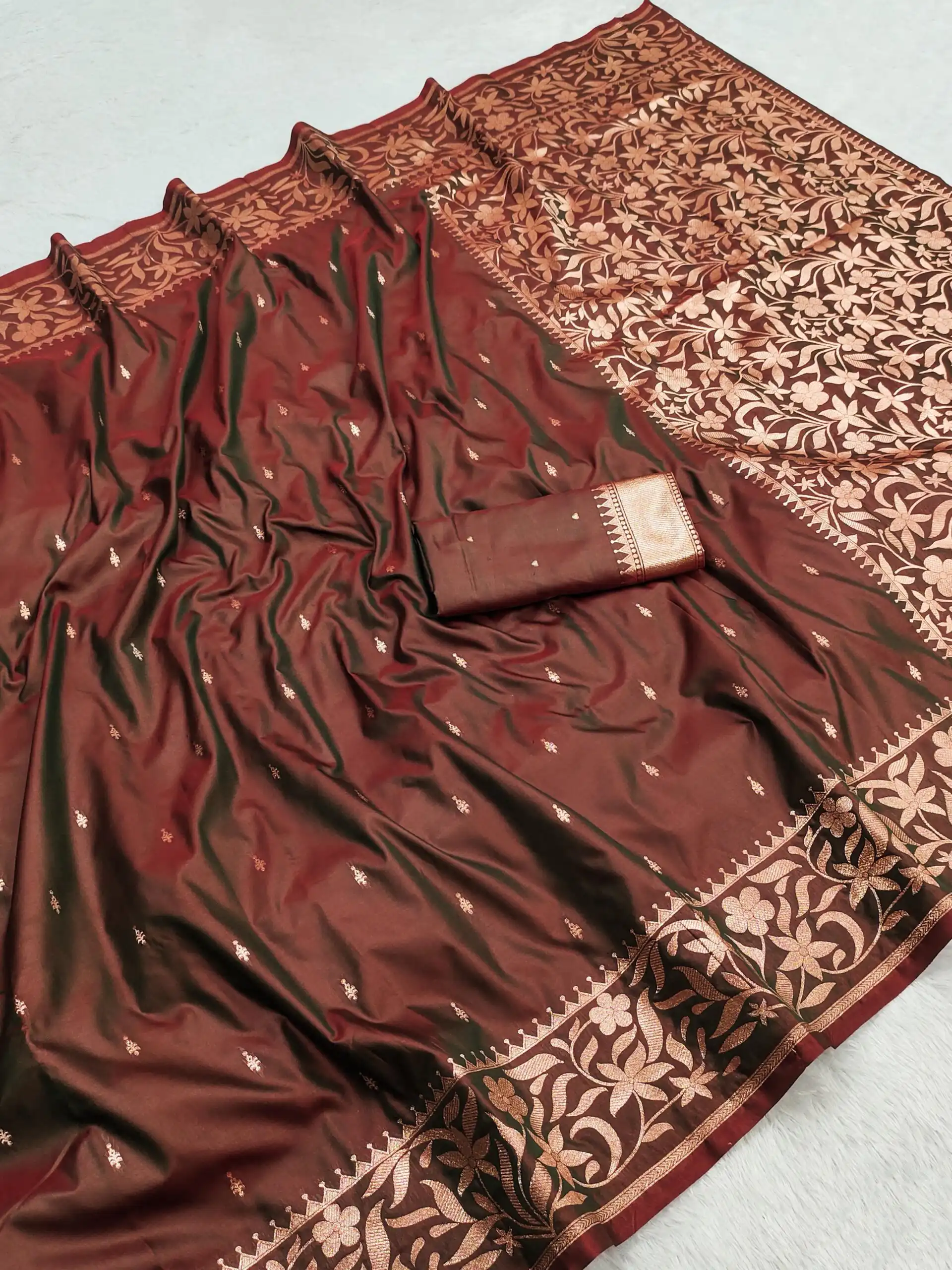 MB 197 Brown Color Banarasi Silk Saree with Zari Work & Lace Work. Exclusive Offer ₹1899. Delivery 4-6 Working Days. Shop now. | Bollywood Sarees, Creative Sarees, Designer Sarees, Embroidered Sarees, Ethnic Saree, Modern Digital sarees, Party Wear Sarees, Sarees