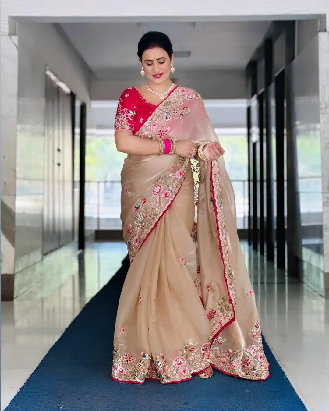 SC 1008 Cream Organza Silk Saree Perfect for Wedding, Party, Eid, Makar Sankranti, Anniversary –. Affordable Price ₹2399. Delivery 4-6 Working Days. | Bollywood Sarees, Creative Sarees, Designer Sarees, Embroidered Sarees, Ethnic Saree, Modern Digital sarees, Party Wear Sarees, Sarees
