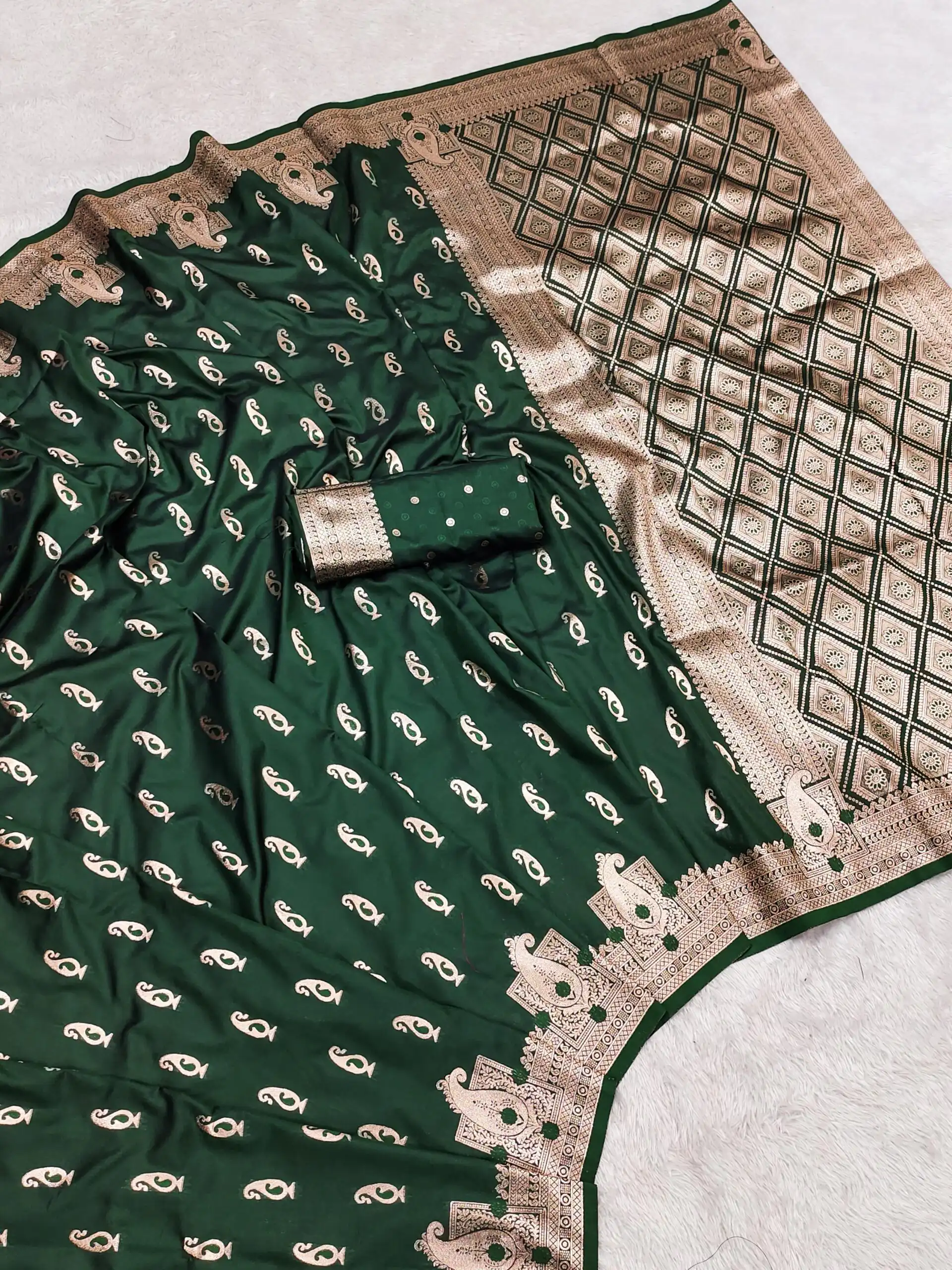 MB 41 Green Color Green Banarasi Silk Zari Weaving Saree . Wedding, Party, Festive, Available at ₹1849 only. Delivery 4-6 Working Days. Shop now. | Bollywood Sarees, Creative Sarees, Designer Sarees, Embroidered Sarees, Ethnic Saree, Modern Digital sarees, Party Wear Sarees, Sarees