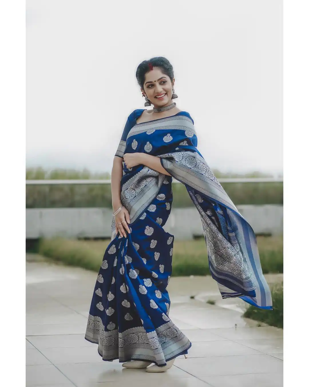 KPR 095 Navy Blue Soft Lichi Silk Saree with Lace Border & Lace Work. Affordable Price ₹1399. Delivery 4-6 Working Days. Shop now. | Bollywood Sarees, Creative Sarees, Designer Sarees, Embroidered Sarees, Ethnic Saree, Modern Digital sarees, Party Wear Sarees, Sarees
