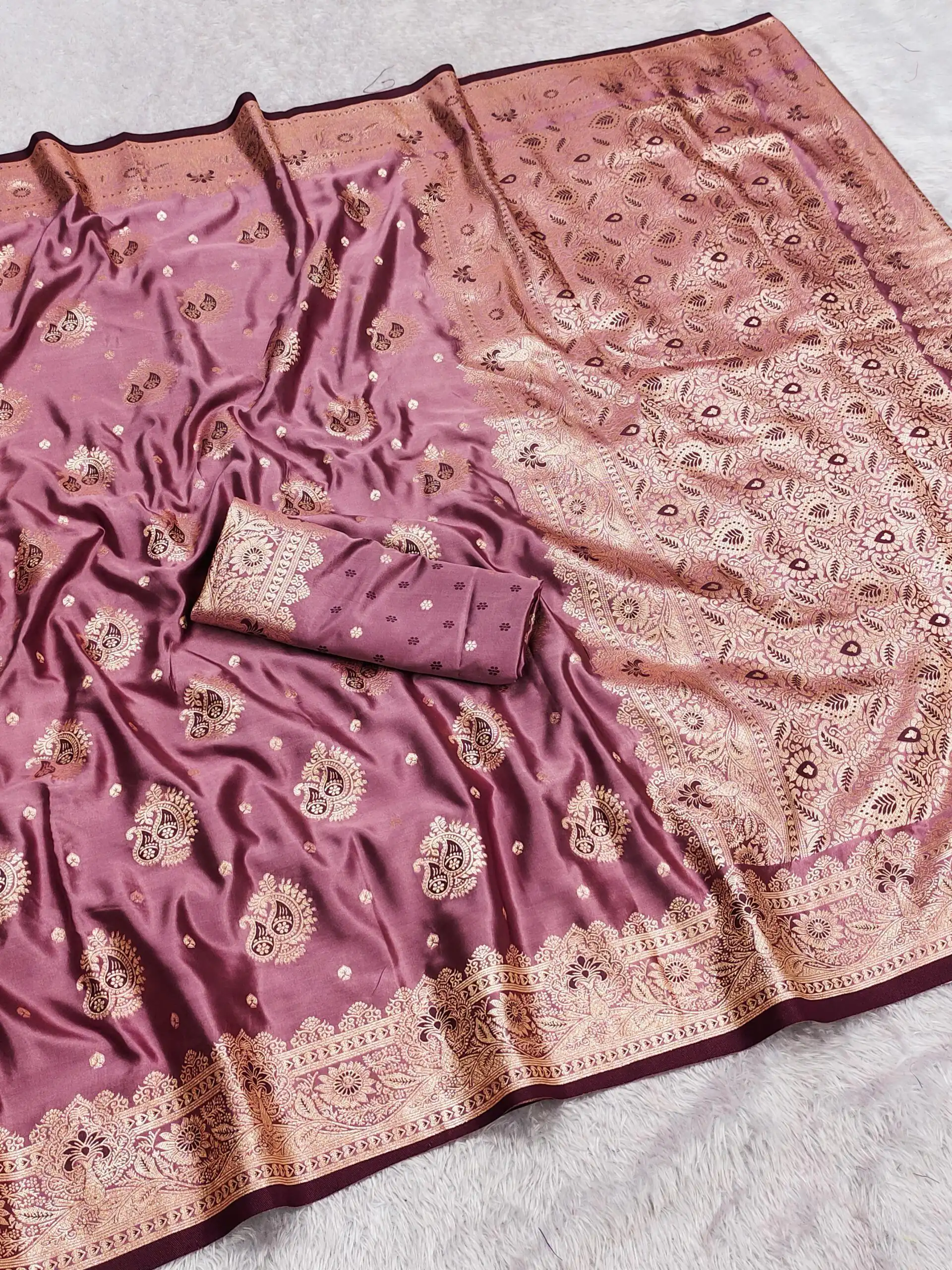 MB 9 Onion Color Satin Silk Saree with Lace Work & Zari Work. Exclusive Offer ₹2149. Delivery 4-6 Working Days. Shop now. | Bollywood Sarees, Creative Sarees, Designer Sarees, Embroidered Sarees, Ethnic Saree, Modern Digital sarees, Party Wear Sarees, Sarees