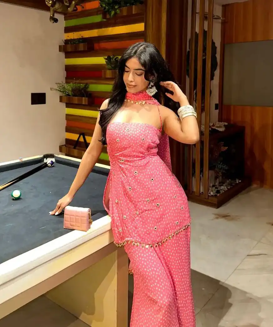 BD 1803 Peach Faux Georgette Salwar Suit with Sequins Work & Mirror Work. Exclusive Offer ₹1999. Delivery 4-6 Working Days. Shop now. | Designer Suits, Jump Suits, Tops & Bottoms, Track Suits, Trendy Wear, Casual Suits, Creative suits, Palazzo Suits, Party Wear Suits, Patiala Suits, Salwar suit, Straight Suits