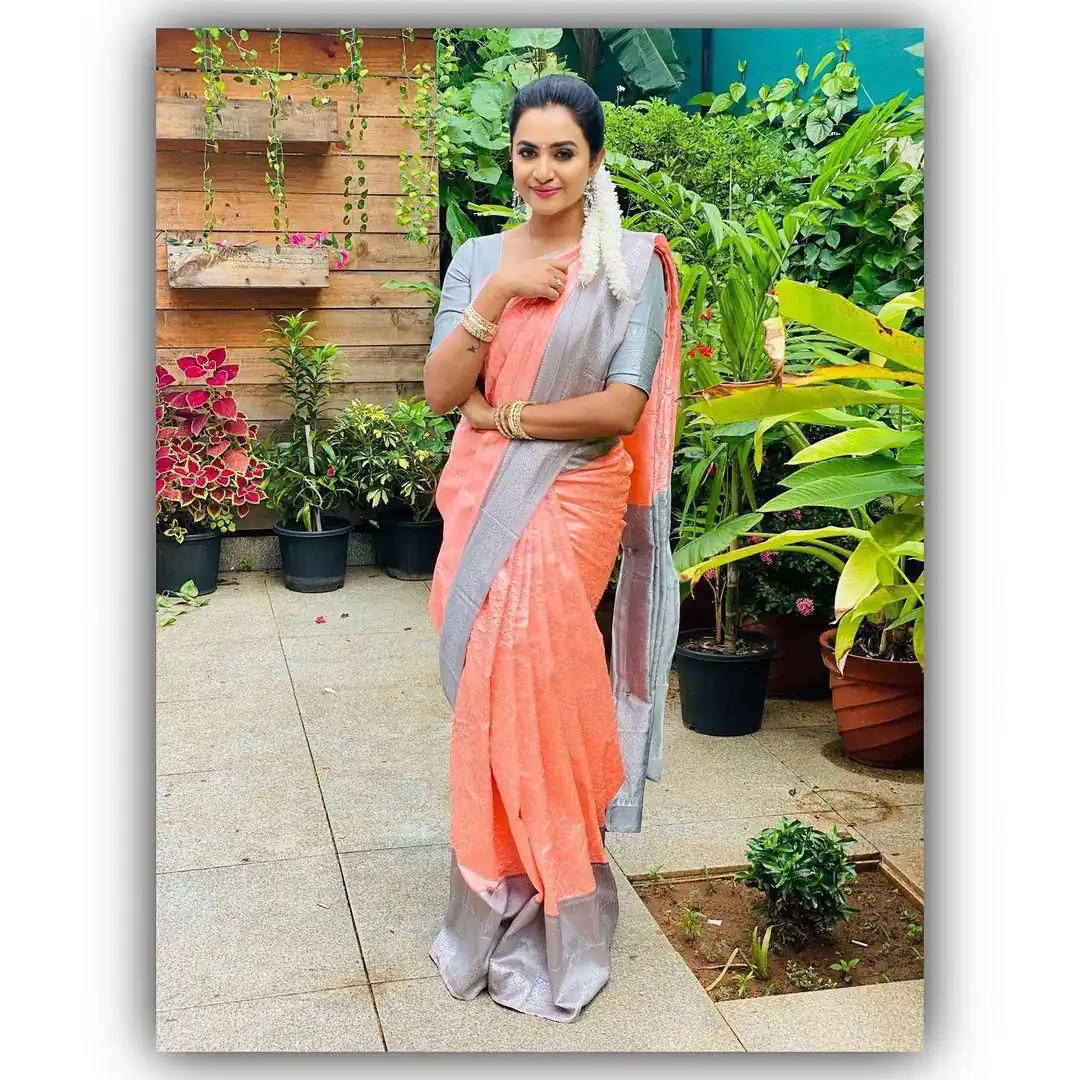 KP 1034 Peach Soft Lichi Silk Saree with Lace Border & Lace Work. Affordable Price ₹1449. Delivery 4-6 Working Days. Shop now. | Bollywood Sarees, Creative Sarees, Designer Sarees, Embroidered Sarees, Ethnic Saree, Modern Digital sarees, Party Wear Sarees, Sarees