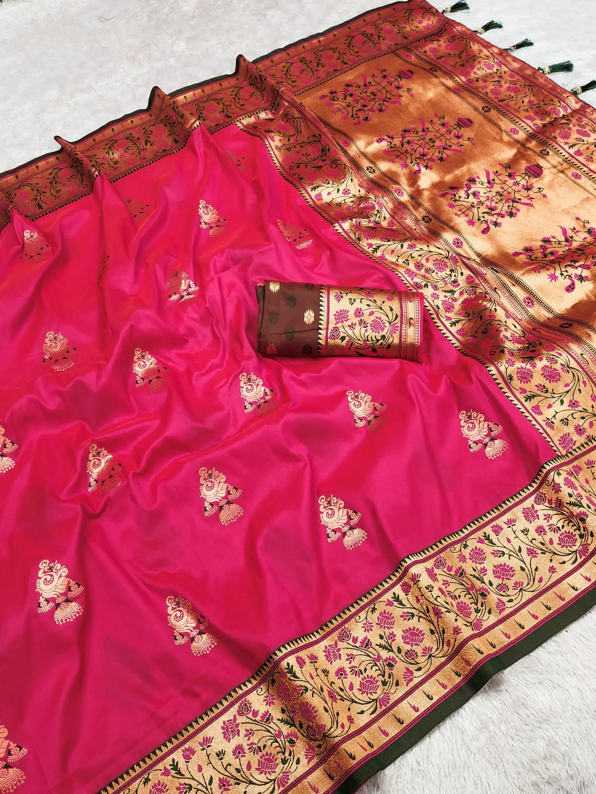 MB 28 Pink Pethani Silk Saree with Zari Work & Lace Work. Wedding, Party, Festive, Events Grab it for ₹2099. Delivery 4-6 Working Days. Shop now. | Bollywood Sarees, Creative Sarees, Designer Sarees, Embroidered Sarees, Ethnic Saree, Modern Digital sarees, Party Wear Sarees, Sarees