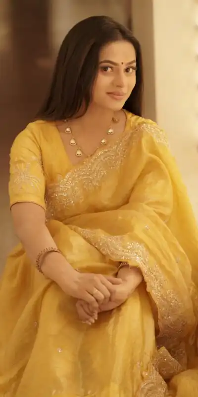 JR 642 Yellow Soft gold crush Saree Perfect for Wedding, Party, Diwali, Pongal, Baisakhi – . Now at just ₹1999. Delivery 4-6 Working Days. Shop now. | Bollywood Sarees, Creative Sarees, Designer Sarees, Embroidered Sarees, Ethnic Saree, Modern Digital sarees, Party Wear Sarees, Sarees