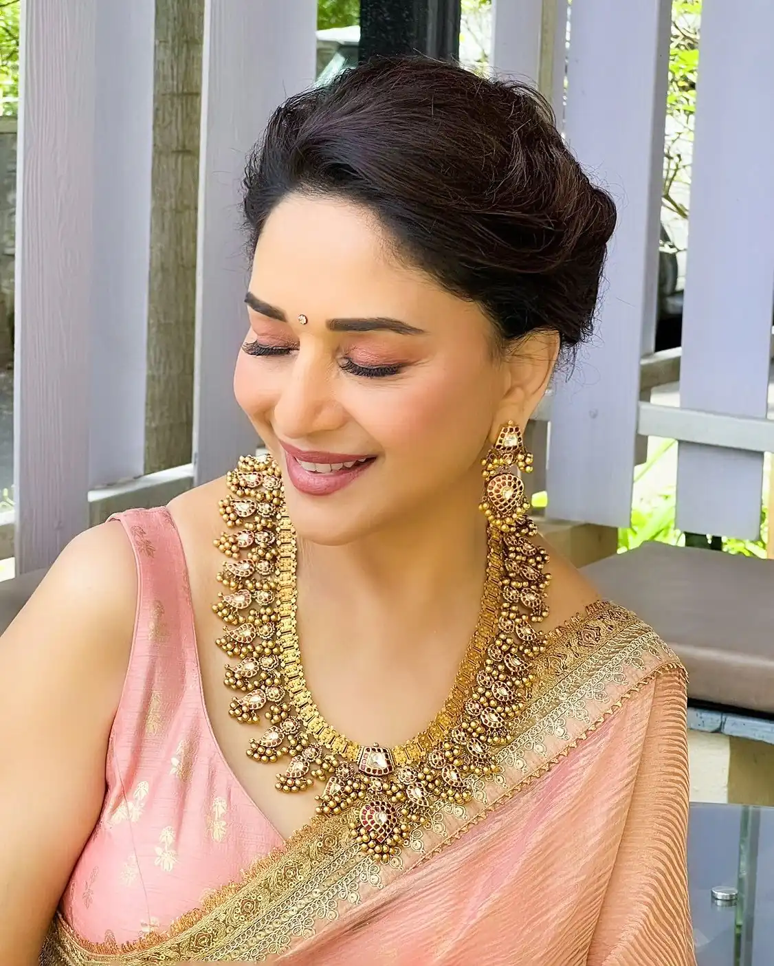 Peach Banarasi Crush Twil  Embroidery Work Saree - Image 4