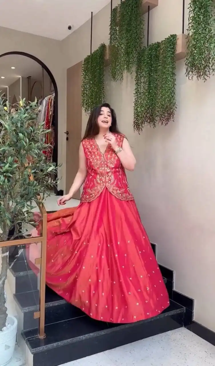 Pink Simar Embroidery Work Lehenga Choli - Image 4