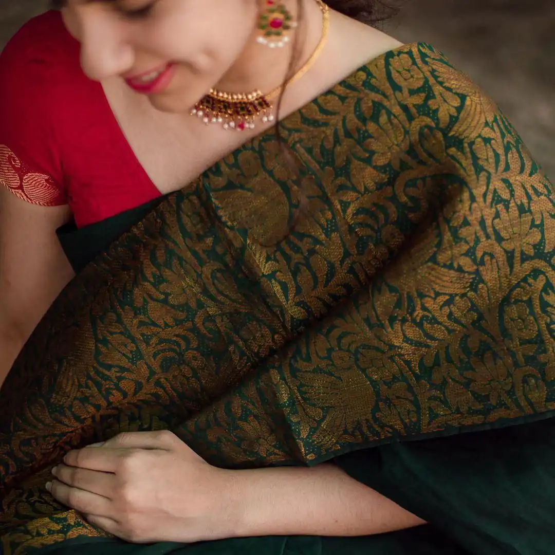 Green Soft Lichi Silk Jacquard Border Saree - Image 4