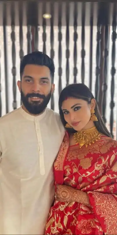 KPR 115 Red Color Soft Lichi Silk Saree with Lace Border & Lace Work. Best Price ₹1399. Delivery 4-6 Working Days. Shop now. | Bollywood Sarees, Creative Sarees, Designer Sarees, Embroidered Sarees, Ethnic Saree, Modern Digital sarees, Party Wear Sarees, Sarees