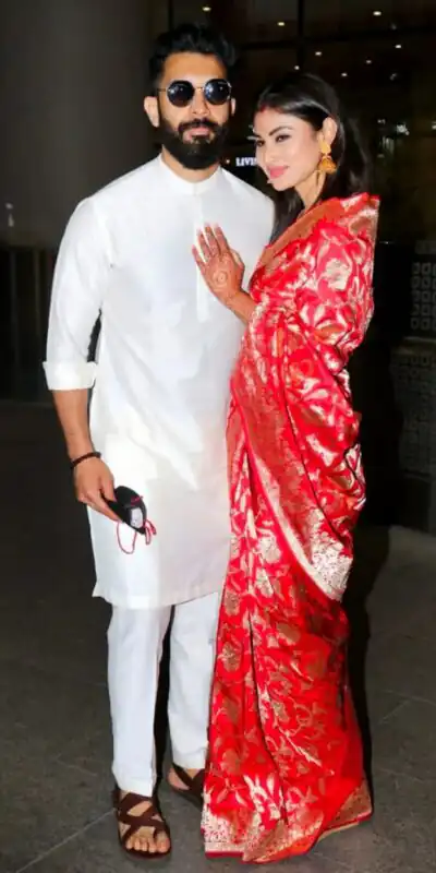 KPR 115 Red Color Soft Lichi Silk Saree with Lace Border & Lace Work. Best Price ₹1399. Delivery 4-6 Working Days. Shop now. | Bollywood Sarees, Creative Sarees, Designer Sarees, Embroidered Sarees, Ethnic Saree, Modern Digital sarees, Party Wear Sarees, Sarees