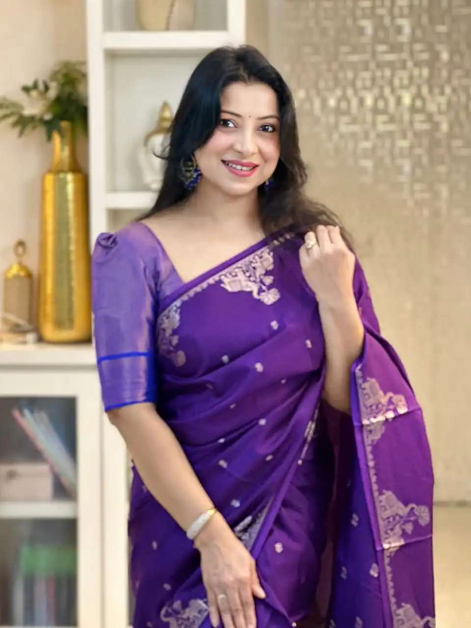 Classic Purple Banarasi Silk Weaving Golden Zari Saree - Image 2