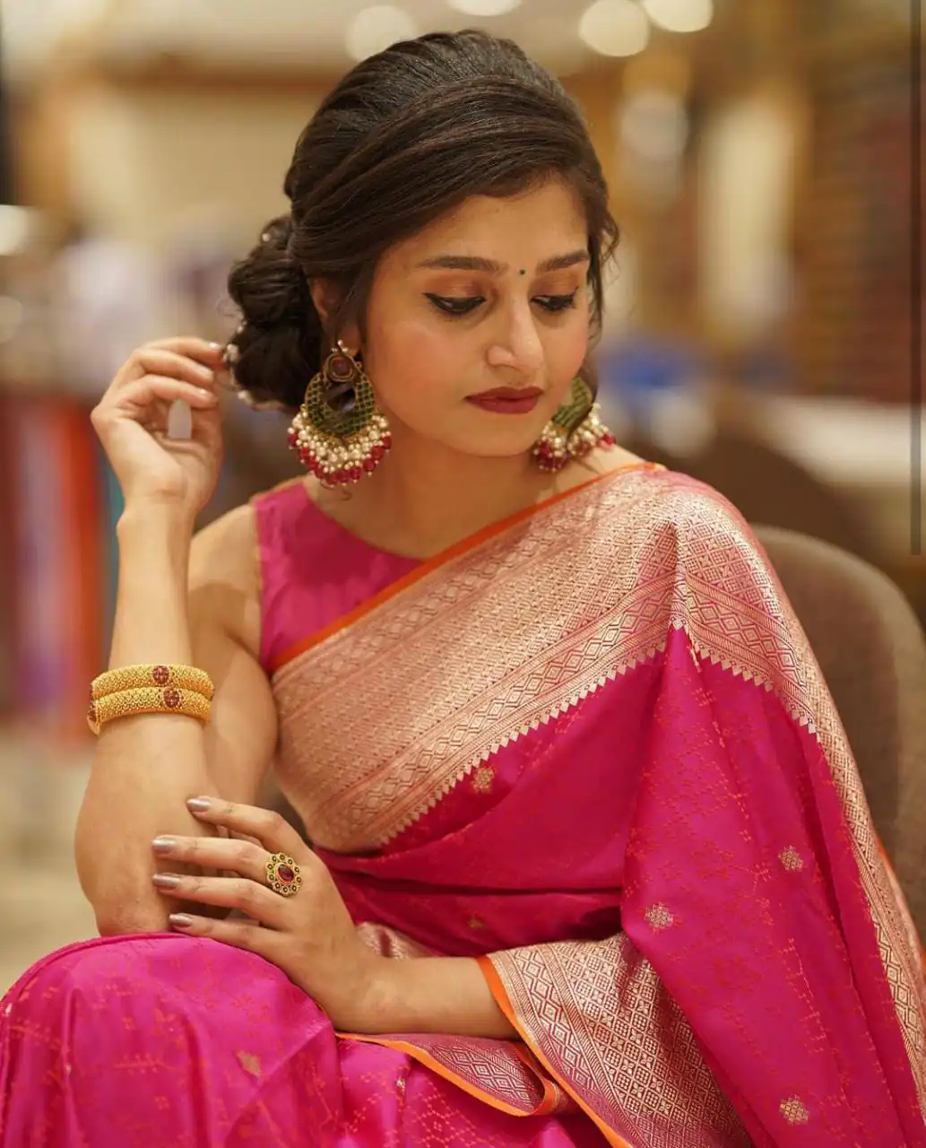 Red Soft Lichi Silk On All Over Border Saree - Image 4