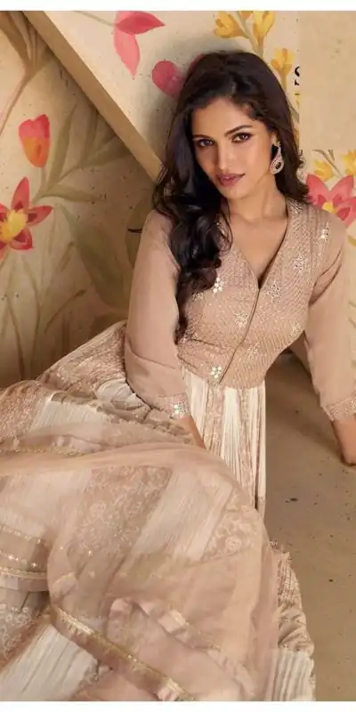 FC 5502 Cream Color Dual Tone Star Georgette Salwar Suit with Embroidery Work. Affordable Price ₹2649. Delivery 4-6 Working Days. Shop now. | Jump Suits, Straight Suits, Casual Suits, Creative suits, Designer Suits, Palazzo Suits, Party Wear Suits, Patiala Suits, Salwar suit