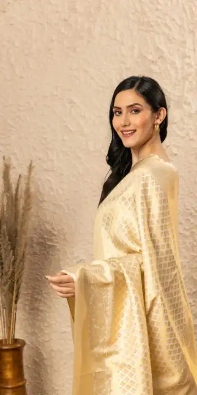 KPR 073 Off White Soft Lichi Silk Saree Perfect for Wedding, Party, Reception, Diwali, Ethnic Day – . Affordable Price ₹1299. Delivery 4-6 Working Days. | Bollywood Sarees, Creative Sarees, Designer Sarees, Embroidered Sarees, Ethnic Saree, Modern Digital sarees, Party Wear Sarees, Sarees