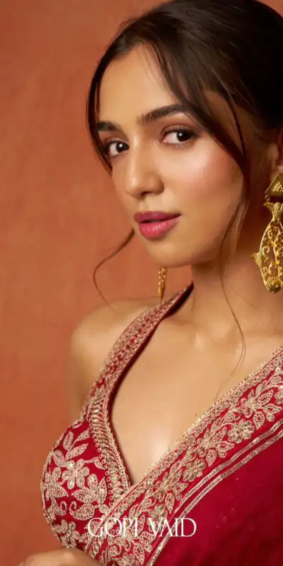 NC 5531 Red Soft Rangoli Silk Saree with Embroidery Work & Lace Work. Special Price ₹1949. Delivery 4-6 Working Days. Shop now. | Bollywood Sarees, Creative Sarees, Designer Sarees, Embroidered Sarees, Ethnic Saree, Modern Digital sarees, Party Wear Sarees, Sarees