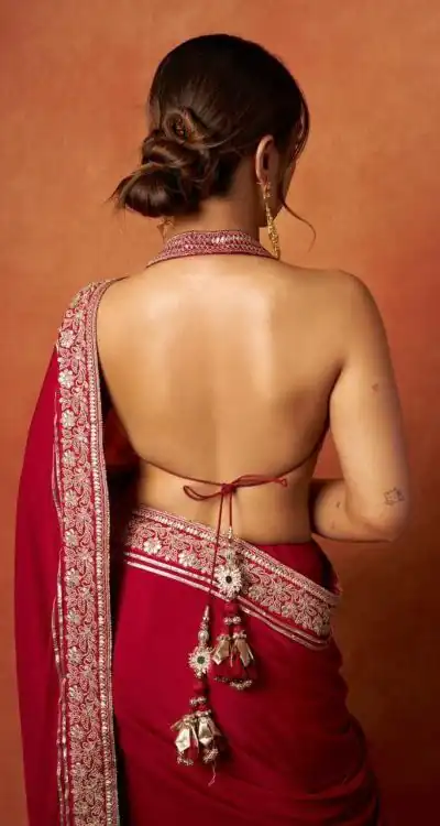 NC 5531 Red Soft Rangoli Silk Saree with Embroidery Work & Lace Work. Special Price ₹1949. Delivery 4-6 Working Days. Shop now. | Bollywood Sarees, Creative Sarees, Designer Sarees, Embroidered Sarees, Ethnic Saree, Modern Digital sarees, Party Wear Sarees, Sarees