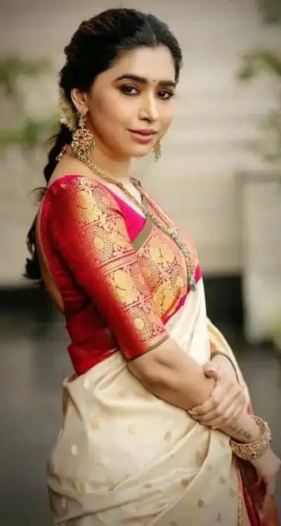 KPR 273 Off White Soft Lichi Silk Saree Perfect for Wedding, Party, Reception, Diwali, Ethnic Day – . Affordable Price ₹1449. Delivery 4-6 Working Days. | Bollywood Sarees, Creative Sarees, Designer Sarees, Embroidered Sarees, Ethnic Saree, Modern Digital sarees, Party Wear Sarees, Sarees