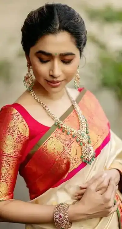 KPR 273 Off White Soft Lichi Silk Saree Perfect for Wedding, Party, Reception, Diwali, Ethnic Day – . Affordable Price ₹1449. Delivery 4-6 Working Days. | Bollywood Sarees, Creative Sarees, Designer Sarees, Embroidered Sarees, Ethnic Saree, Modern Digital sarees, Party Wear Sarees, Sarees