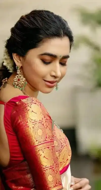 KPR 273 Off White Soft Lichi Silk Saree Perfect for Wedding, Party, Reception, Diwali, Ethnic Day – . Affordable Price ₹1449. Delivery 4-6 Working Days. | Bollywood Sarees, Creative Sarees, Designer Sarees, Embroidered Sarees, Ethnic Saree, Modern Digital sarees, Party Wear Sarees, Sarees