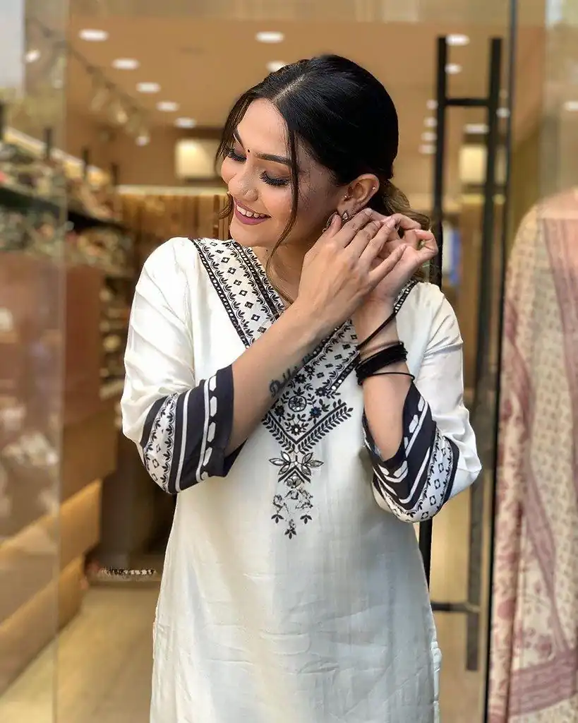 DC G20 White in Maslin Digital Print Salwar Suit . Wedding, Party, Festive, Events, Introductory Price ₹1549. Delivery 4-6 Working Days. Shop now. | Jump Suits, Straight Suits, Casual Suits, Creative suits, Designer Suits, Palazzo Suits, Party Wear Suits, Patiala Suits, Salwar suit