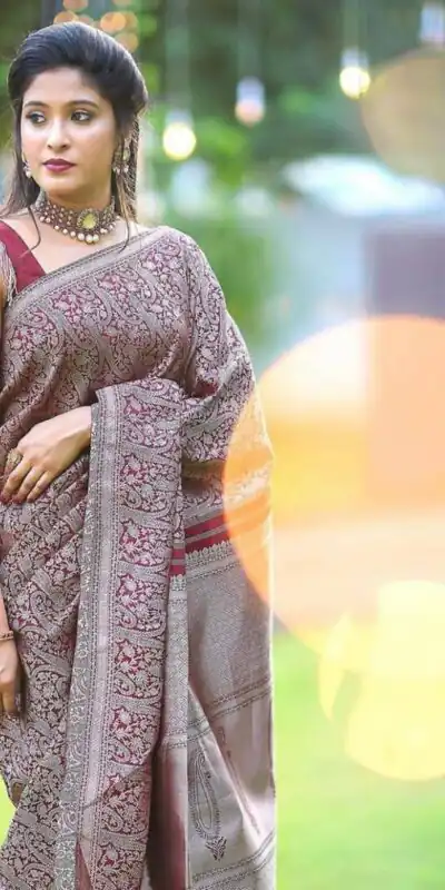 KPR 125 Wine Soft Lichi Silk Saree Perfect for Wedding, Party, Reception, Diwali, Ethnic Day – . Affordable Price ₹1299. Delivery 4-6 Working Days. | Bollywood Sarees, Creative Sarees, Designer Sarees, Embroidered Sarees, Ethnic Saree, Modern Digital sarees, Party Wear Sarees, Sarees