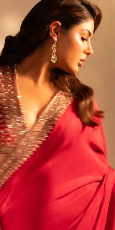 NC 5514 Red Soft Rangoli Silk Saree with Embroidery Work & Lace Work. Special Price ₹1949. Delivery 4-6 Working Days. Shop now. | Bollywood Sarees, Creative Sarees, Designer Sarees, Embroidered Sarees, Ethnic Saree, Modern Digital sarees, Party Wear Sarees, Sarees