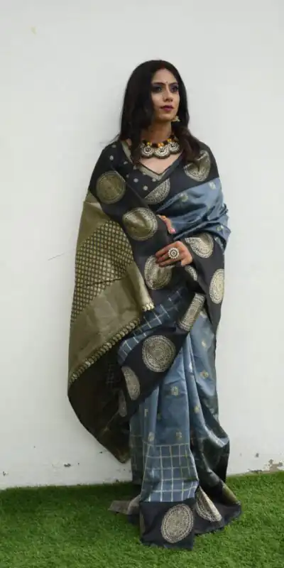 KPR 080 Grey Color Soft Lichi Silk Saree with Lace Border & Lace Work. Best Price ₹1449. Delivery 4-6 Working Days. Shop now. | Bollywood Sarees, Creative Sarees, Designer Sarees, Embroidered Sarees, Ethnic Saree, Modern Digital sarees, Party Wear Sarees, Sarees