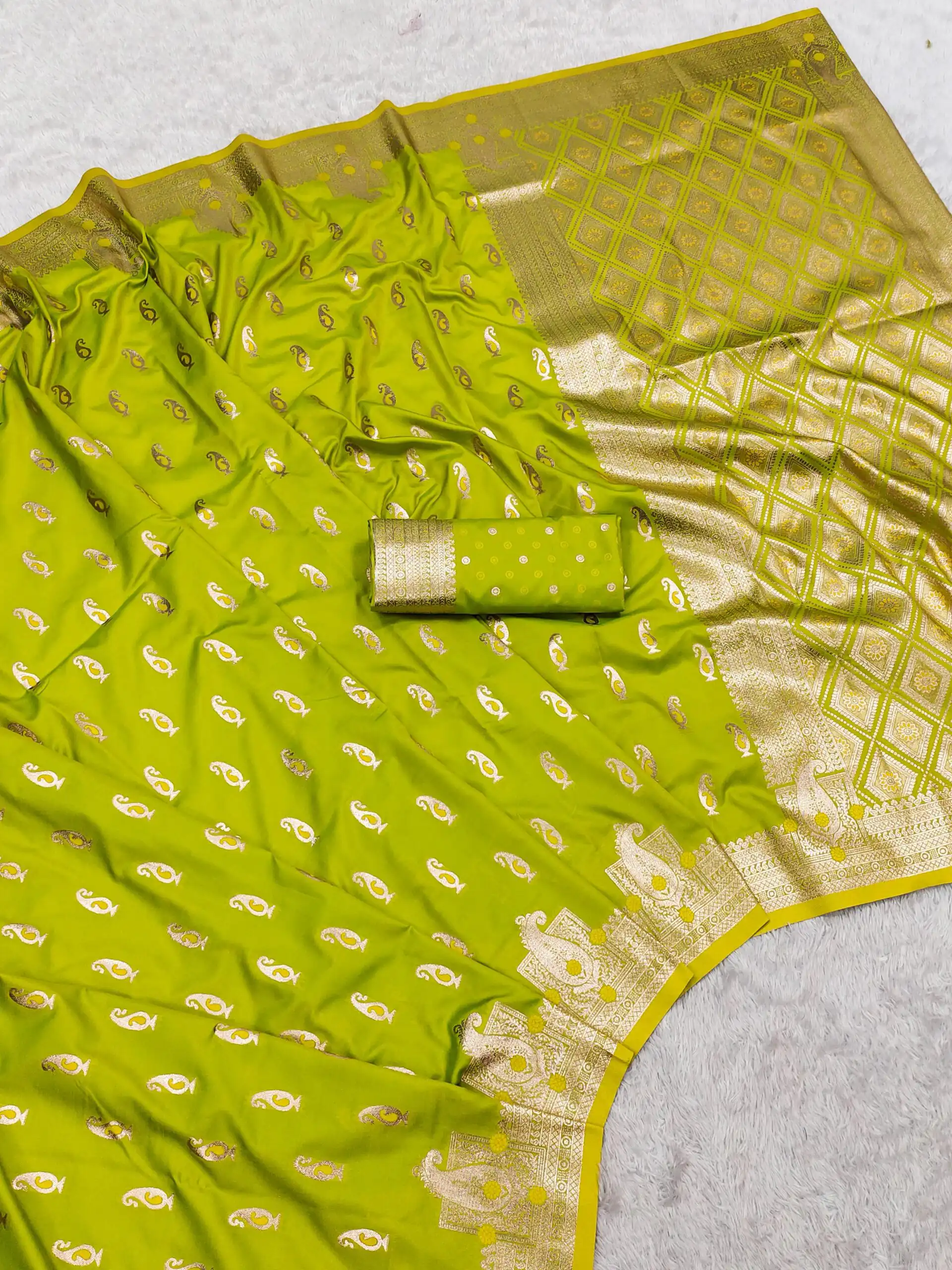 MB 41 Lemon Yellow Color Green Banarasi Silk Zari Weaving Saree . Wedding, Party, Festive, Available at ₹1849 only. Delivery 4-6 Working Days. Shop now. | Bollywood Sarees, Creative Sarees, Designer Sarees, Embroidered Sarees, Ethnic Saree, Modern Digital sarees, Party Wear Sarees, Sarees