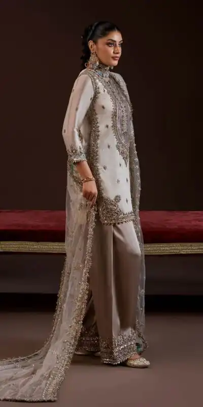 LG 2068 Off White Crape Silk Salwar Suit Perfect for Wedding, Party, Onam, Reception, Housewarming – . Grab it for ₹1999. Delivery 4-6 Working Day | Jump Suits, Straight Suits, Casual Suits, Creative suits, Designer Suits, Palazzo Suits, Party Wear Suits, Patiala Suits, Salwar suit