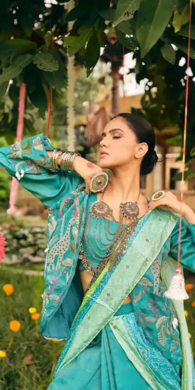 RR 34 Blue Shimmer Saree Perfect for Wedding, Party, Cultural Events, Durga Puja, Reception – . Best Price ₹2049. Delivery 4-6 Working Days. Shop now. | Bollywood Sarees, Creative Sarees, Designer Sarees, Embroidered Sarees, Ethnic Saree, Modern Digital sarees, Party Wear Sarees, Sarees