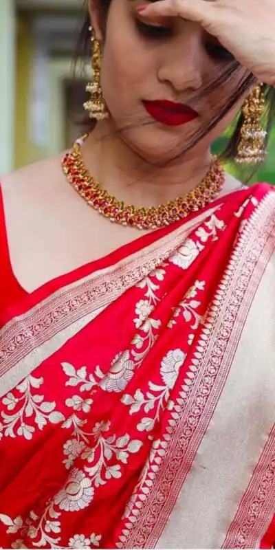 KPR 110 Red Soft Lichi Silk Saree Perfect for Wedding, Party, Reception, Diwali, Ethnic Day – . Affordable Price ₹1299. Delivery 4-6 Working Days. | Bollywood Sarees, Creative Sarees, Designer Sarees, Embroidered Sarees, Ethnic Saree, Modern Digital sarees, Party Wear Sarees, Sarees