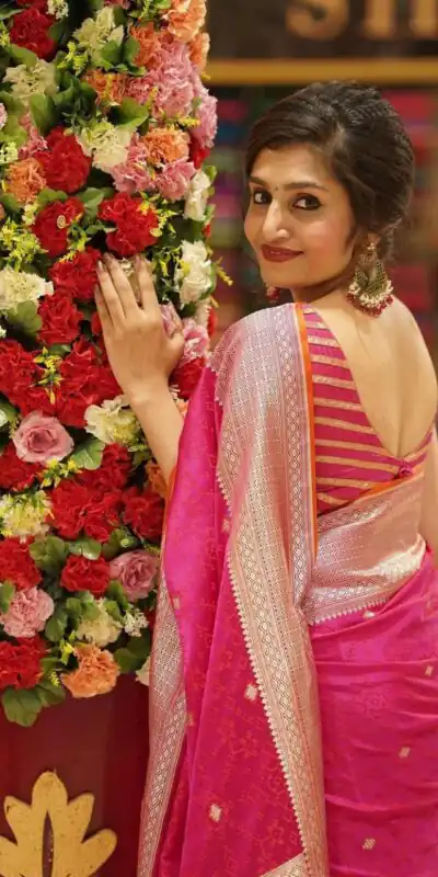 ES 8264 Red Color Soft Lichi Silk Saree with Lace Border & Lace Work. Best Price ₹1349. Delivery 4-6 Working Days. Shop now. | Bollywood Sarees, Creative Sarees, Designer Sarees, Embroidered Sarees, Ethnic Saree, Modern Digital sarees, Party Wear Sarees, Sarees