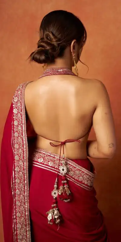 SC 1014 Red Soft Rangoli Silk Saree with Embroidery Work & Lace Work. Special Price ₹1949. Delivery 4-6 Working Days. Shop now. | Bollywood Sarees, Creative Sarees, Designer Sarees, Embroidered Sarees, Ethnic Saree, Modern Digital sarees, Party Wear Sarees, Sarees