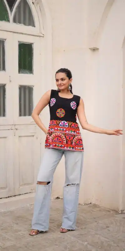 KA 1196 Black Georgette Kurti with Gamthi Work.Wedding, Party, Festive, Events, Exclusive Offer ₹1469. Delivery 4-6 Working Days. Shop now. | Bollywood Kurti, Creative Kurtis, Designer Kurti, Kurti, Party Wear Kurti, Selfie Kurti