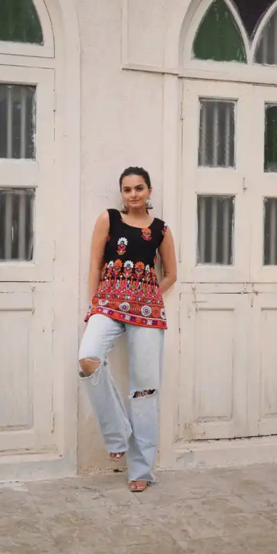 KA 1196 Black Georgette Kurti with Gamthi Work.Wedding, Party, Festive, Events, Exclusive Offer ₹1469. Delivery 4-6 Working Days. Shop now. | Bollywood Kurti, Creative Kurtis, Designer Kurti, Kurti, Party Wear Kurti, Selfie Kurti