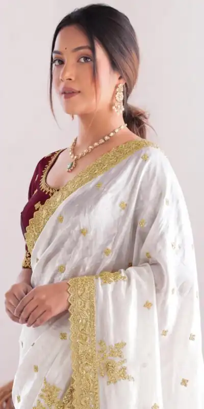 JR 666 White Fendy Satin Saree Perfect for Wedding, Party, Durga Puja, Raksha Bandhan, Sangeet – . Festive Deal ₹1949. Delivery 4-6 Working Days. | Bollywood Sarees, Creative Sarees, Designer Sarees, Embroidered Sarees, Ethnic Saree, Modern Digital sarees, Party Wear Sarees, Sarees