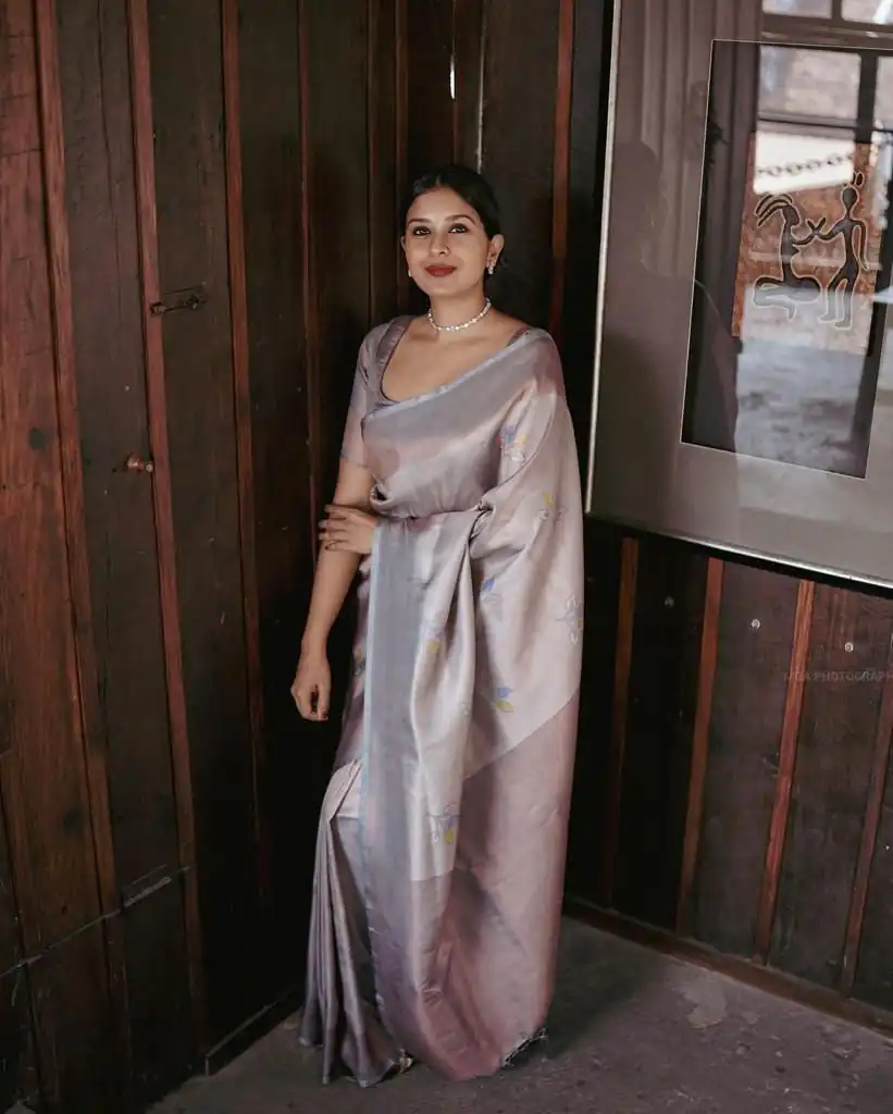 KPR 146 Grey in Soft Lichi Silk Jacquard Work Designer Work Saree . Exclusive Offer ₹1399. Delivery 4-6 Working Days. Shop now. | Bollywood Sarees, Creative Sarees, Designer Sarees, Embroidered Sarees, Ethnic Saree, Modern Digital sarees, Party Wear Sarees, Sarees