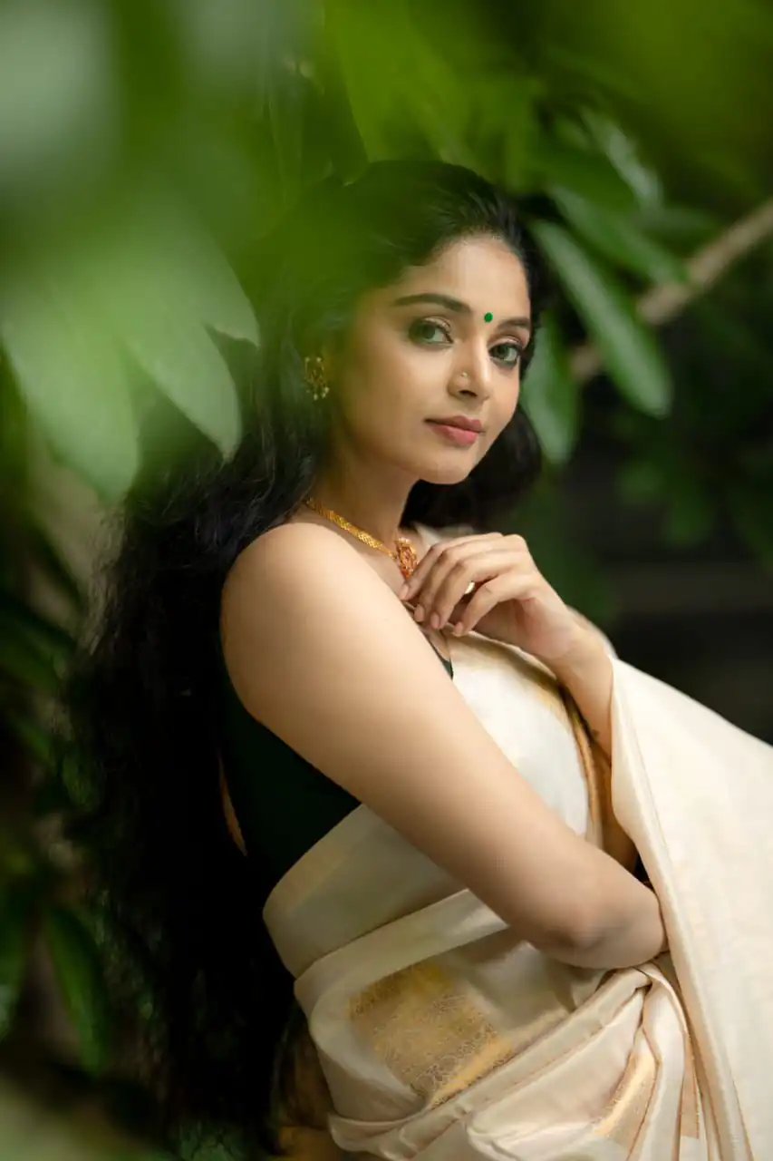 KPR 250 Off White in Soft Lichi Silk Jacquard Work Designer Work Saree . Exclusive Offer ₹1299. Delivery 4-6 Working Days. Shop now. | Bollywood Sarees, Creative Sarees, Designer Sarees, Embroidered Sarees, Ethnic Saree, Modern Digital sarees, Party Wear Sarees, Sarees