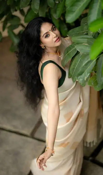 KPR 250 Off White in Soft Lichi Silk Jacquard Work Designer Work Saree . Exclusive Offer ₹1299. Delivery 4-6 Working Days. Shop now. | Bollywood Sarees, Creative Sarees, Designer Sarees, Embroidered Sarees, Ethnic Saree, Modern Digital sarees, Party Wear Sarees, Sarees
