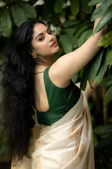KPR 250 Off White in Soft Lichi Silk Jacquard Work Designer Work Saree . Exclusive Offer ₹1299. Delivery 4-6 Working Days. Shop now. | Bollywood Sarees, Creative Sarees, Designer Sarees, Embroidered Sarees, Ethnic Saree, Modern Digital sarees, Party Wear Sarees, Sarees